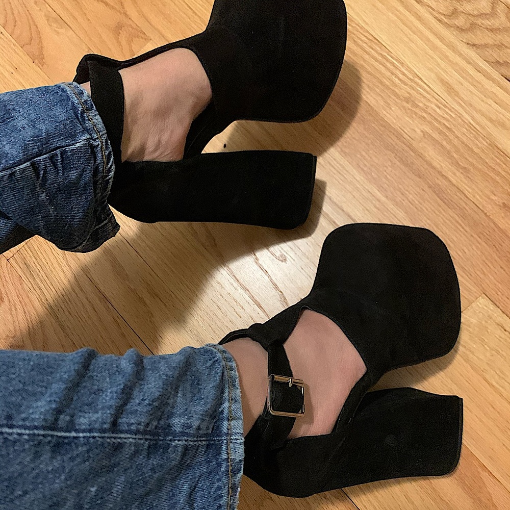 UNIF platforms Size 6